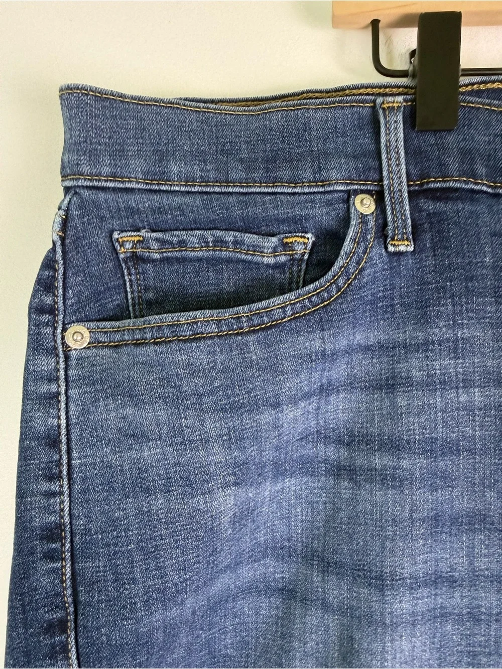 Levi's Women's Mid Rise Classic Straight‎ Medium Wash Blue Jeans